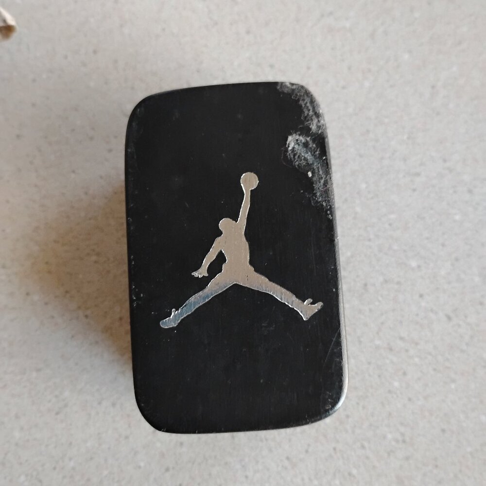 Air Jordan 18 brush